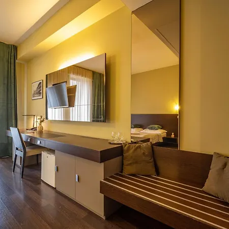 Ar Golden House Ii Готель