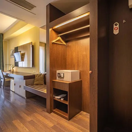 Hotel Ar Golden House Ii 4*