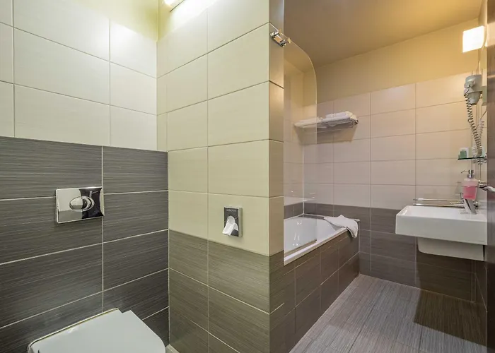 Отель Ar Golden House Ii