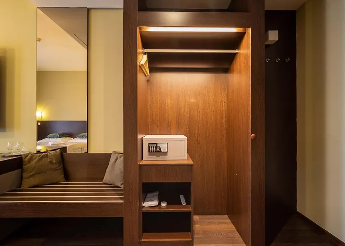 Ar Golden House Ii 4*